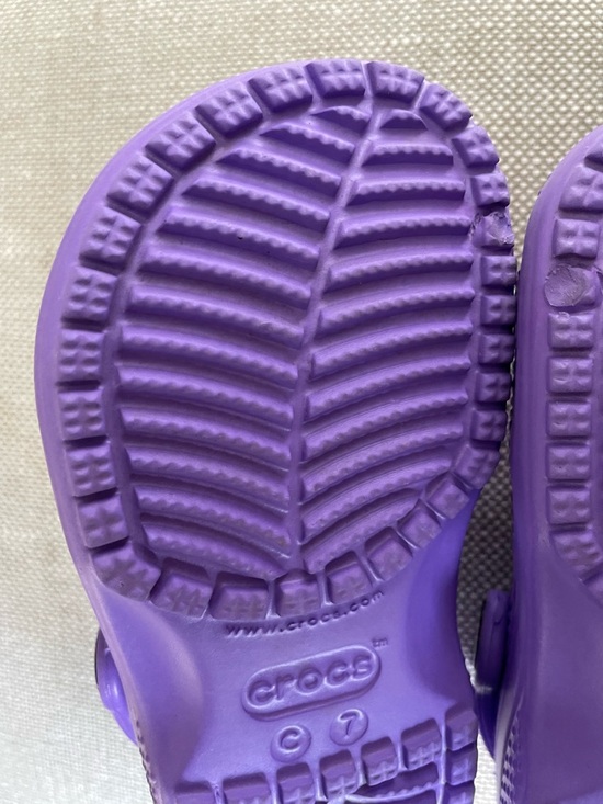 CROCS: Toddler Classic Clog Purple - Picture 11 of 14